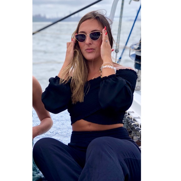 🏝Meet Your Posher🍾 - Picture 9 of 16